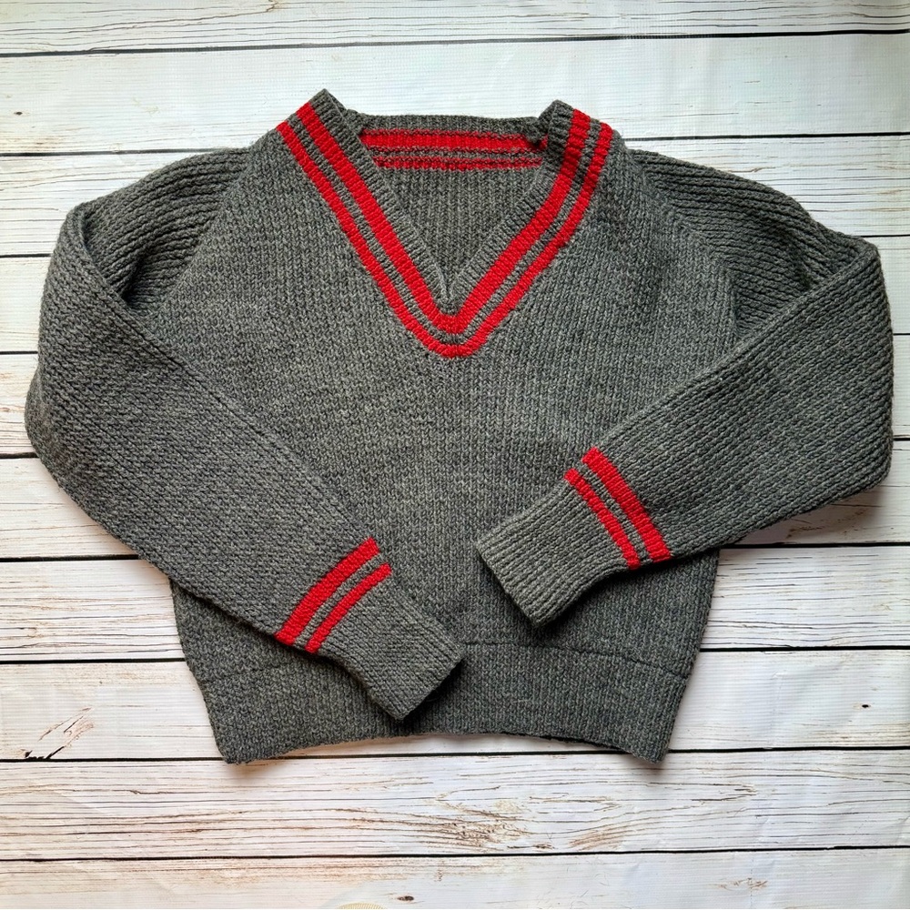 Vintage Gray/Red Wool Coastal Prep V-Neck FALL 2025 Sweater Size Small/Medium